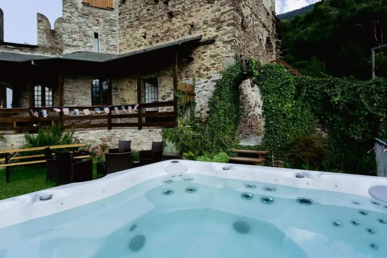 CASTELLO DEL 1100 CON VISTA e JACUZZI IN VALTELLINA