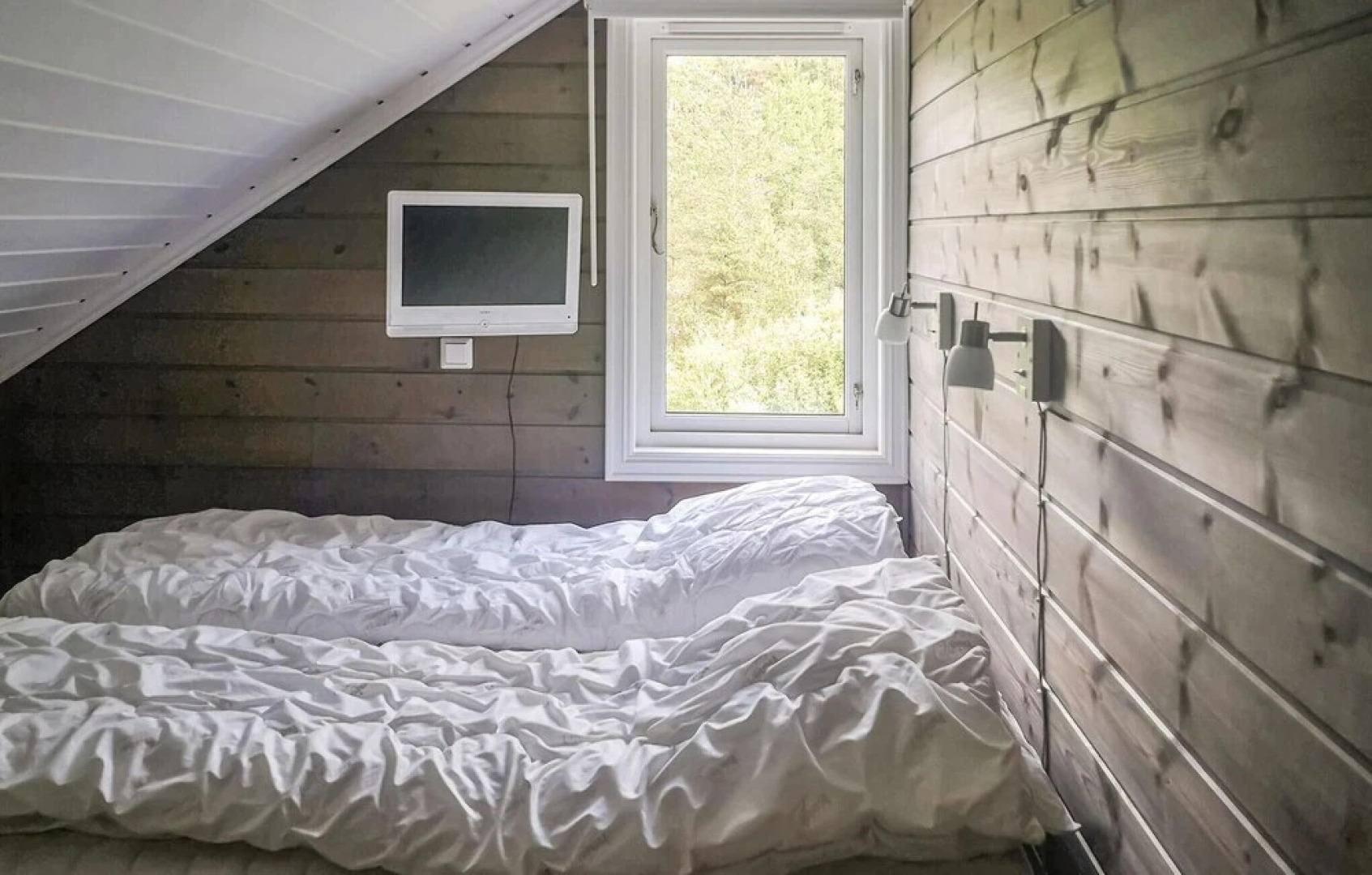 Nice Home in Hebnes With 4 Bedrooms and Wifi