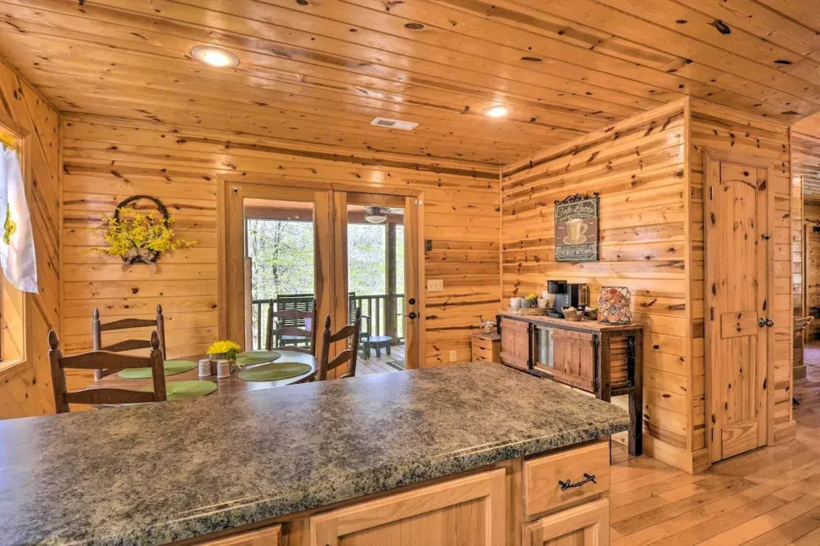 Cozy Hiawassee Cabin w/ Fire Pit & Mtn Views!