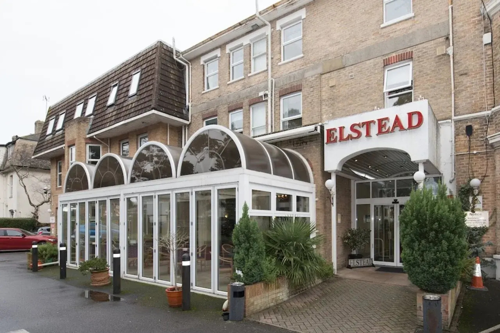 Elstead Hotel