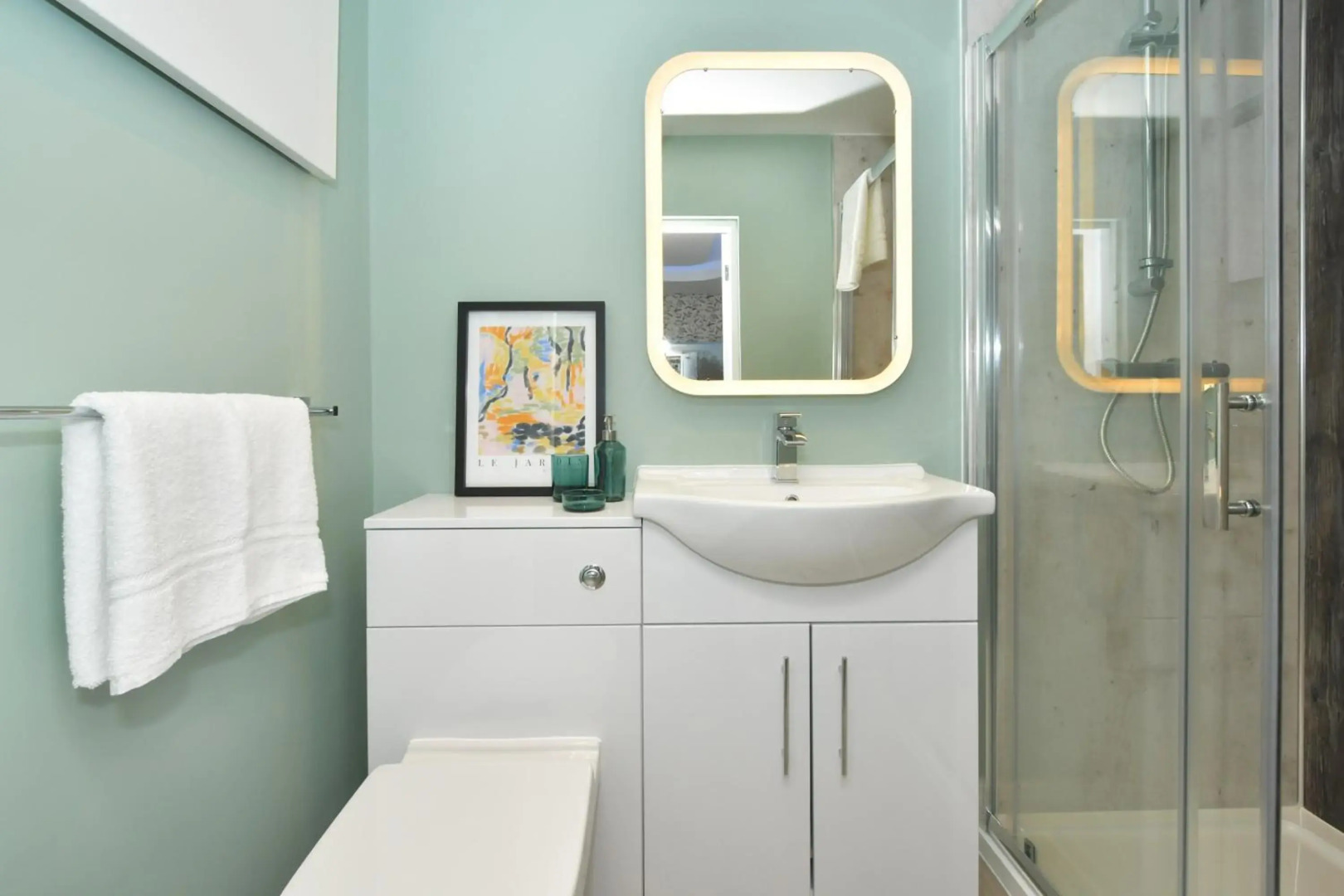 Antrobus Deluxe Apartments by YourStays