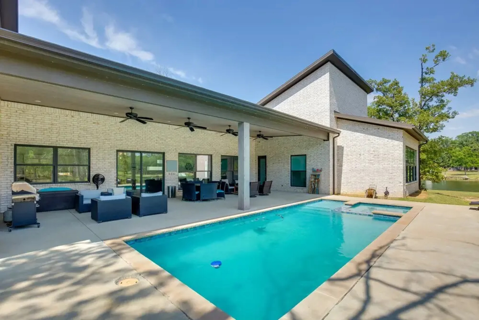 Luxe Waterfront Home in Malakoff w/ Pool + Hot Tub
