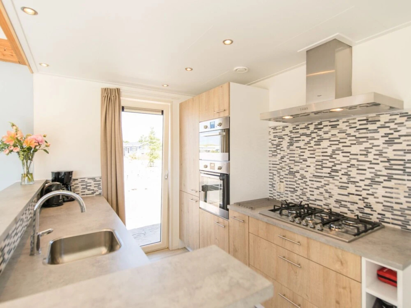 Modern Lodge With two Bath Rooms, Near the Beach