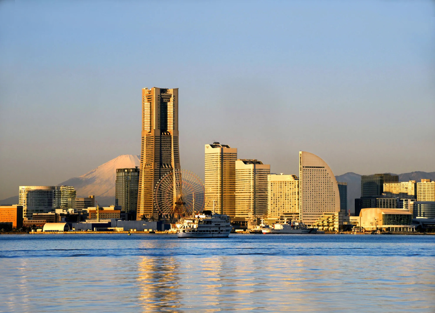 Отель Yokohama Royal Park