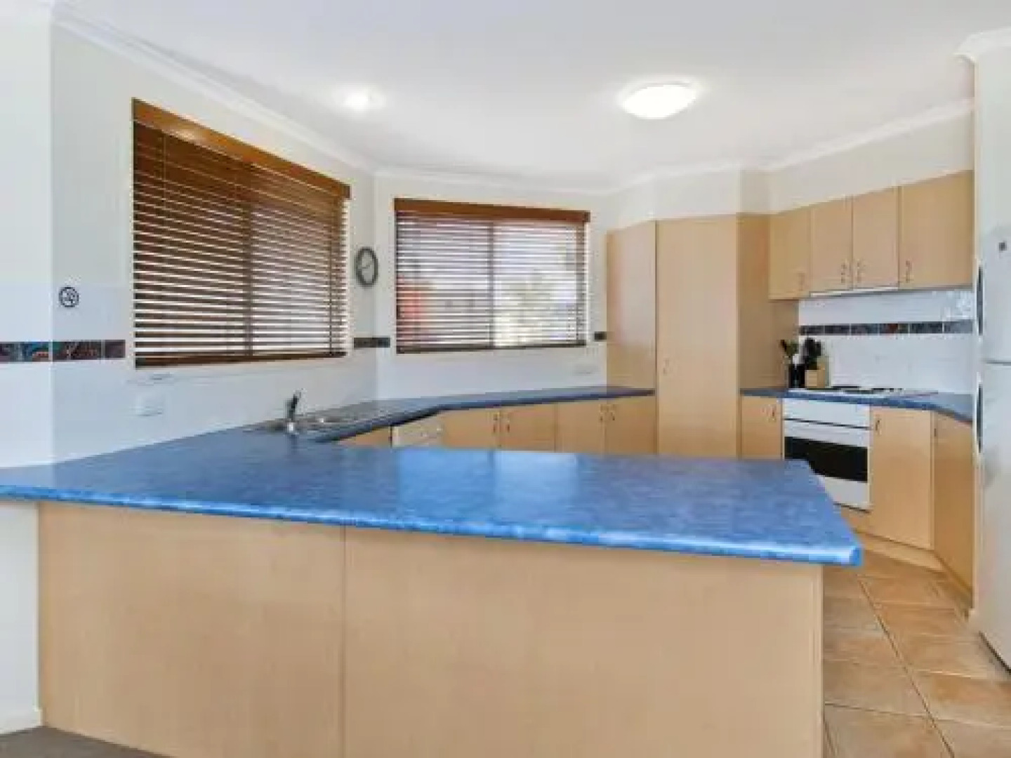 TOPVIEWS - 15Second Av BH