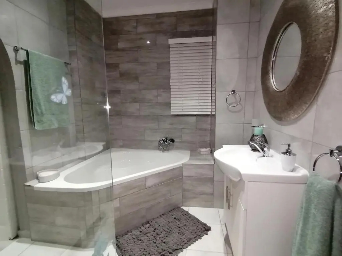 Roxy's Rest Guest House