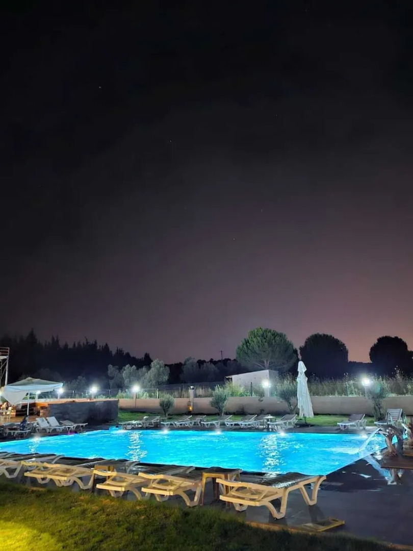 Welllife Hotels & Restaurant