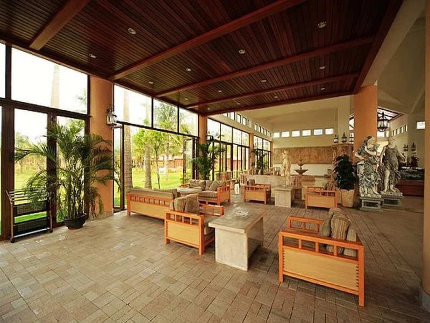 Xinglong Old Banyan Hotel