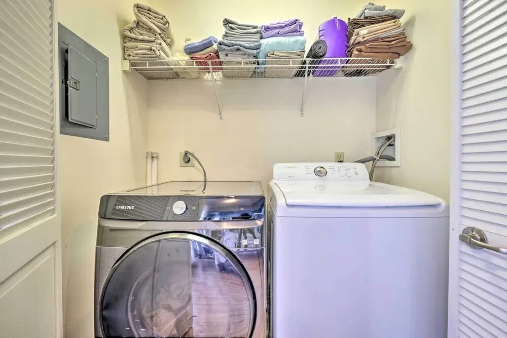 Pocono Mtn Retreat w/ Hot Tub < 11 Mi to Camelback