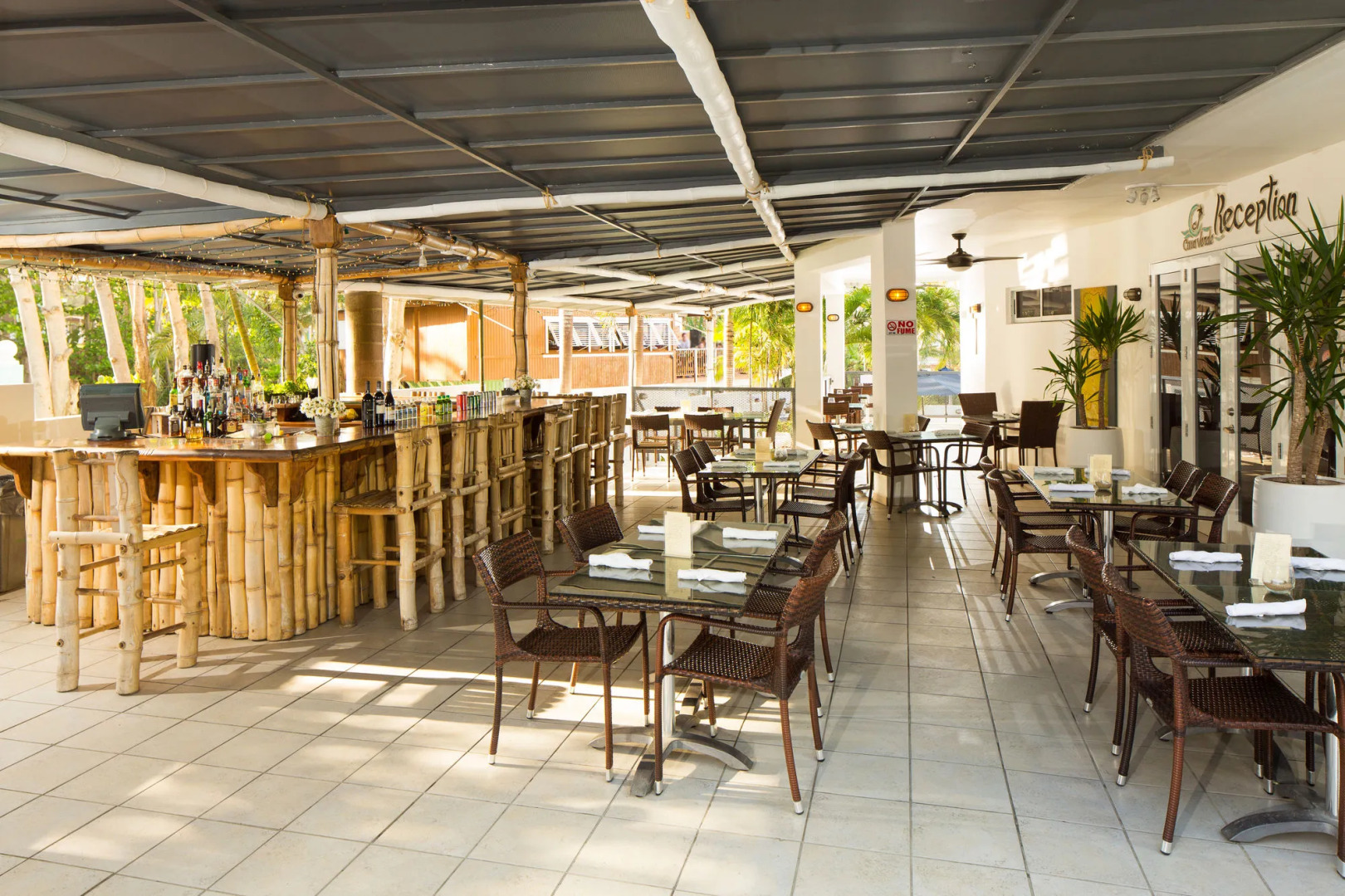 Casa Verde Hotel - Steps to the Beach | Pool, Restaurant & Bar