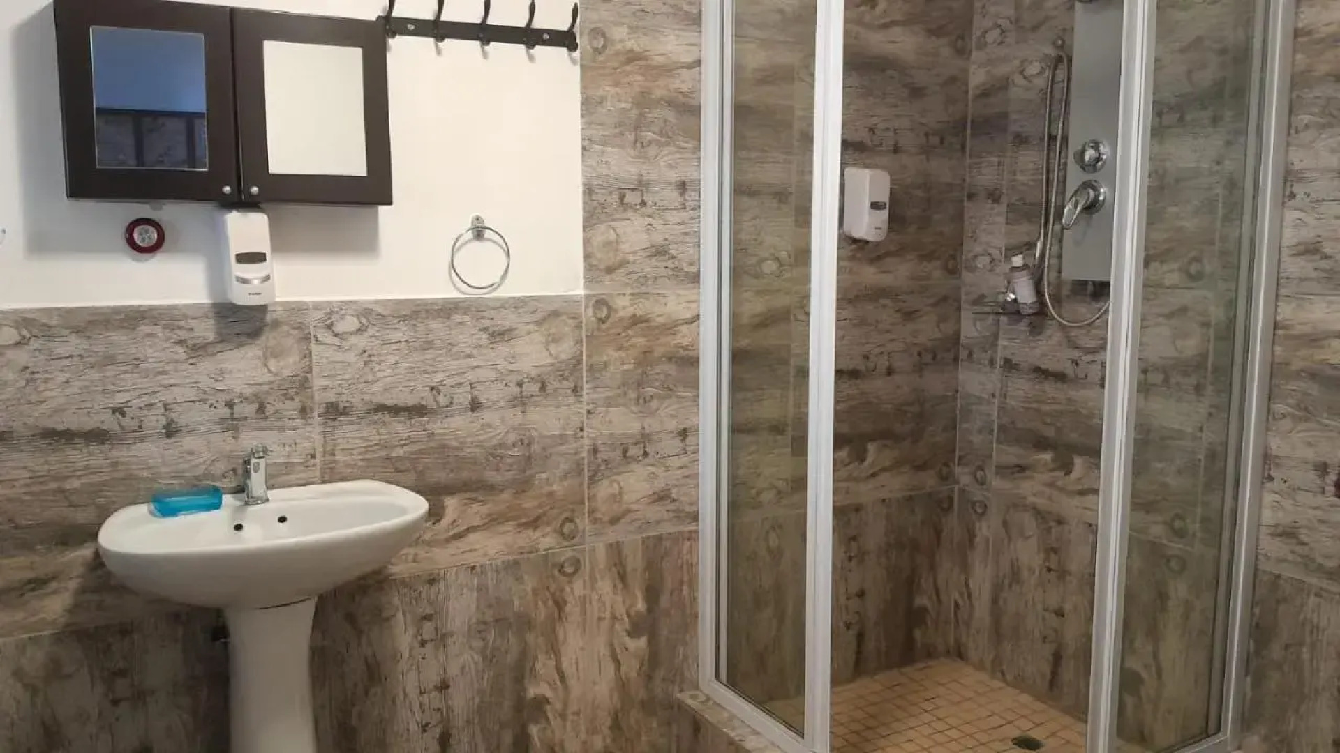 El Shadai Guest House