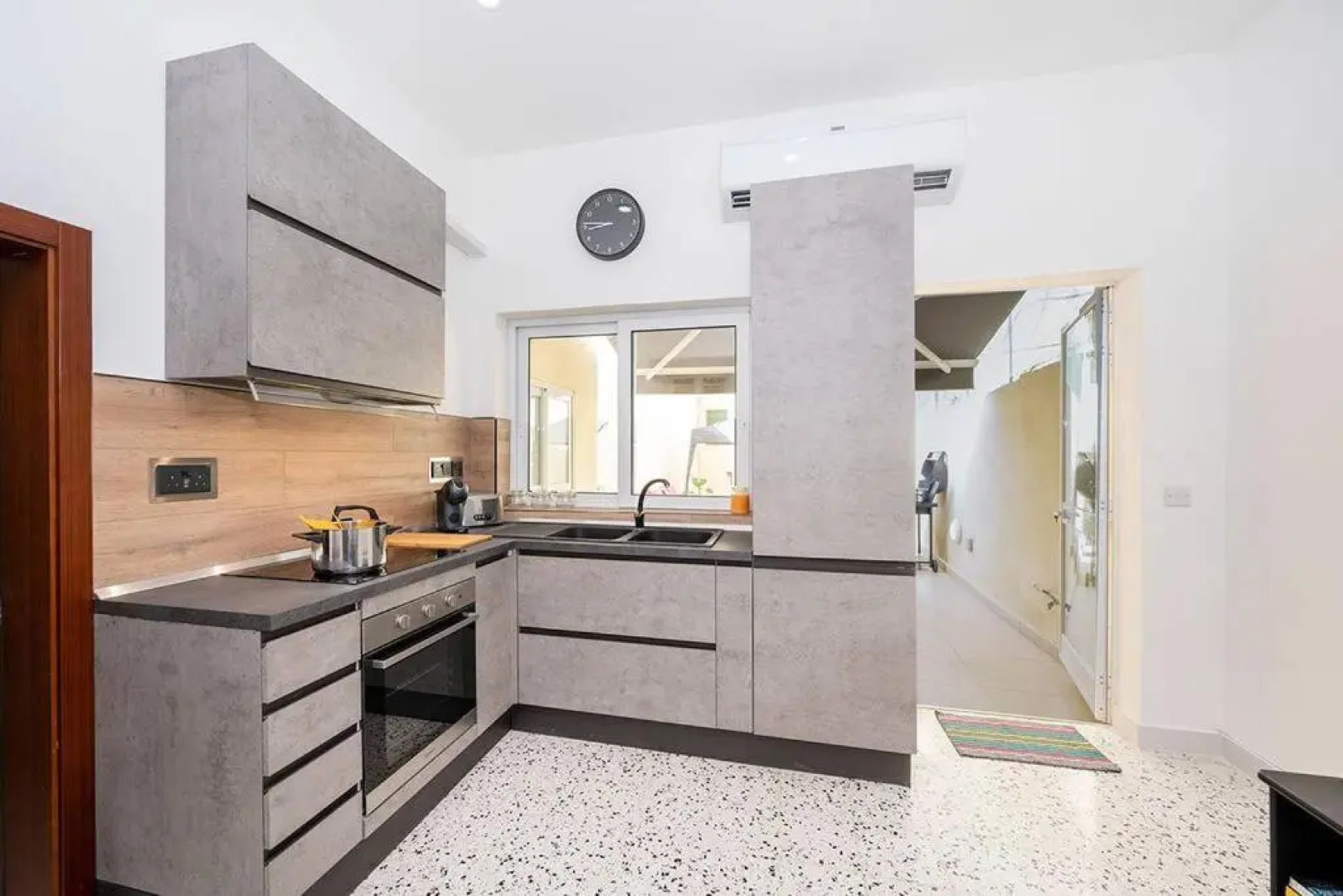 Traditional 3 bedroom home with hot tub (NEW)