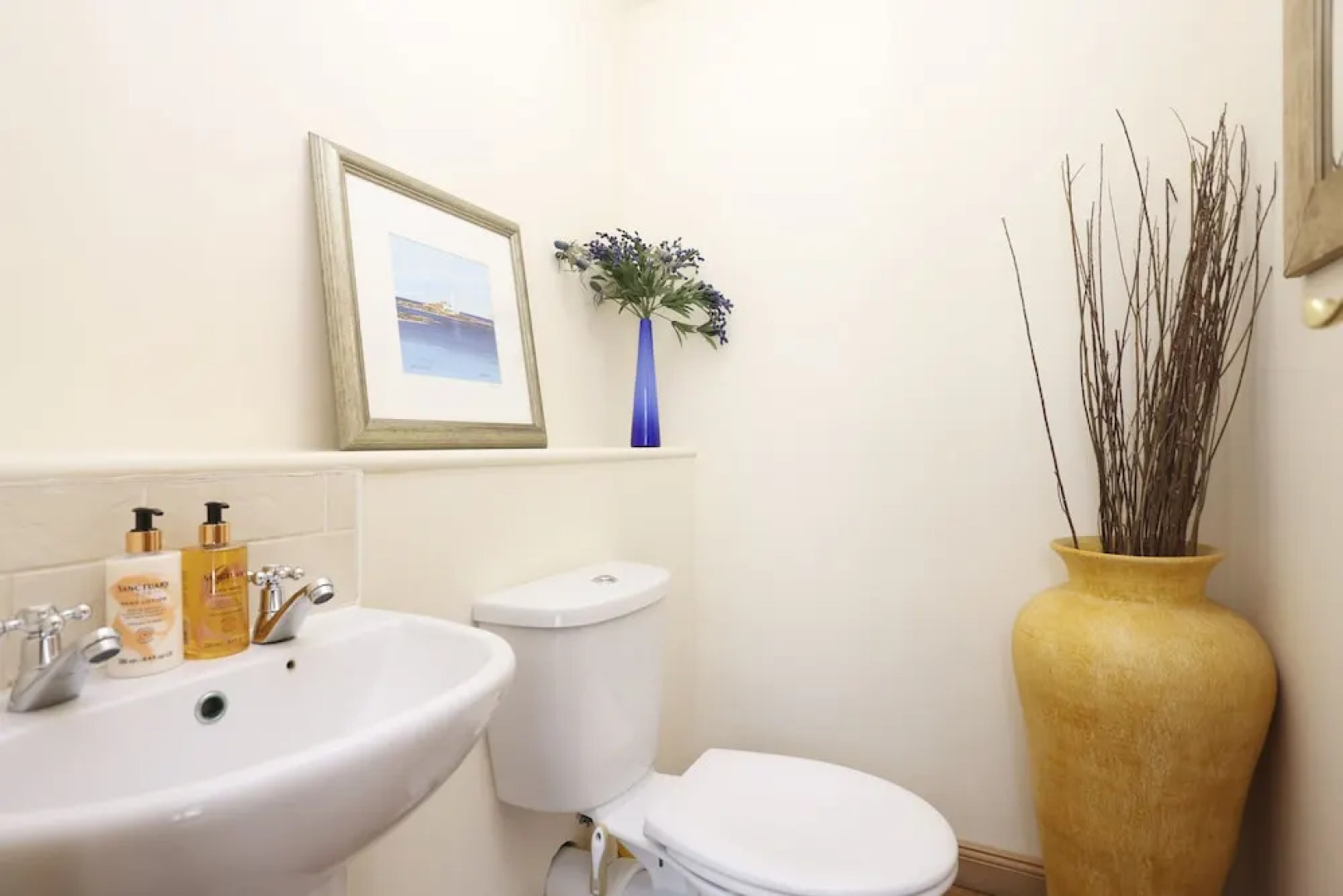 JOIVY Greenknowes Farmhouse Retreat 7 Bed With Hot Tub And Bar