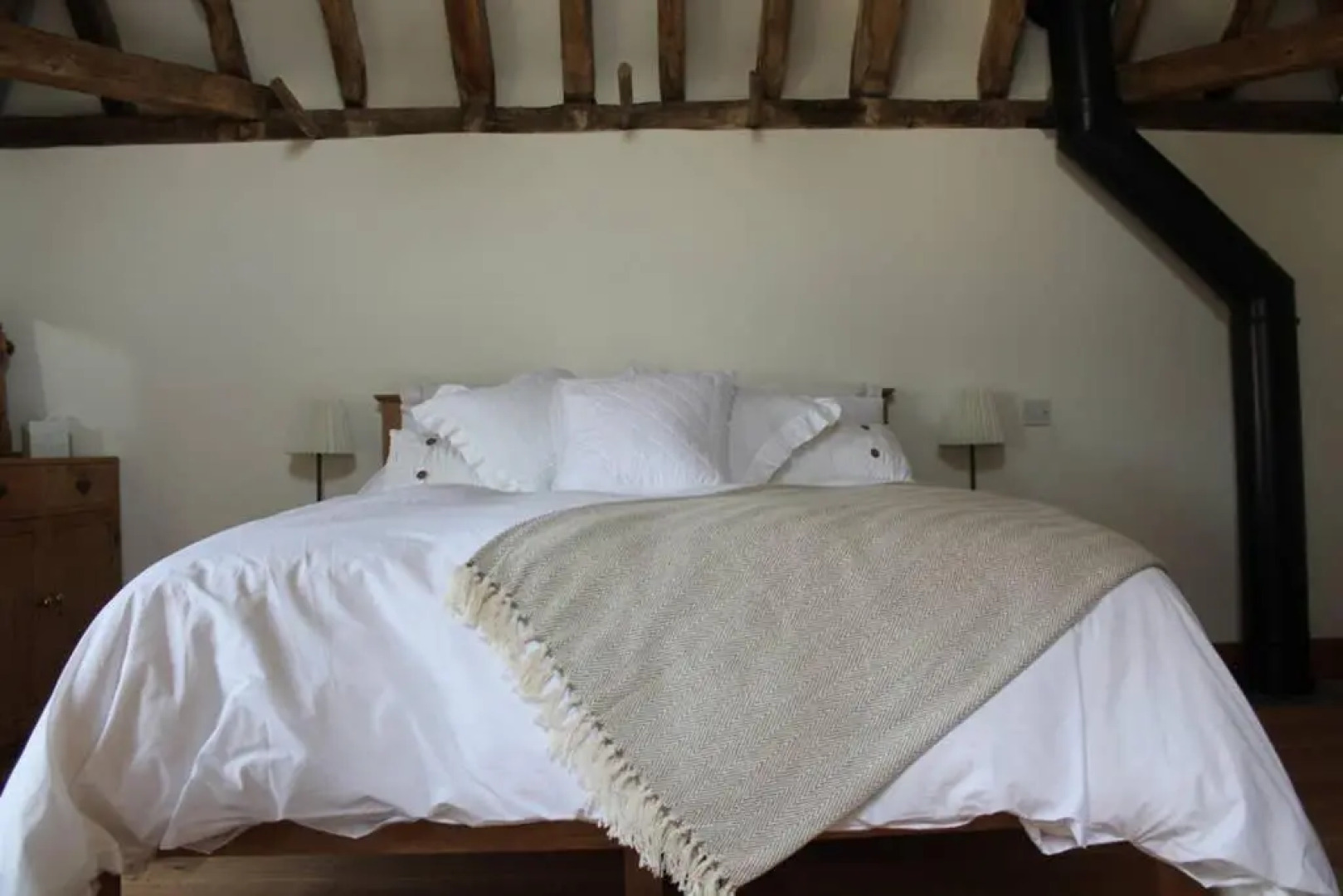 The Dovecote - unique self-contained 1bed renovated barn