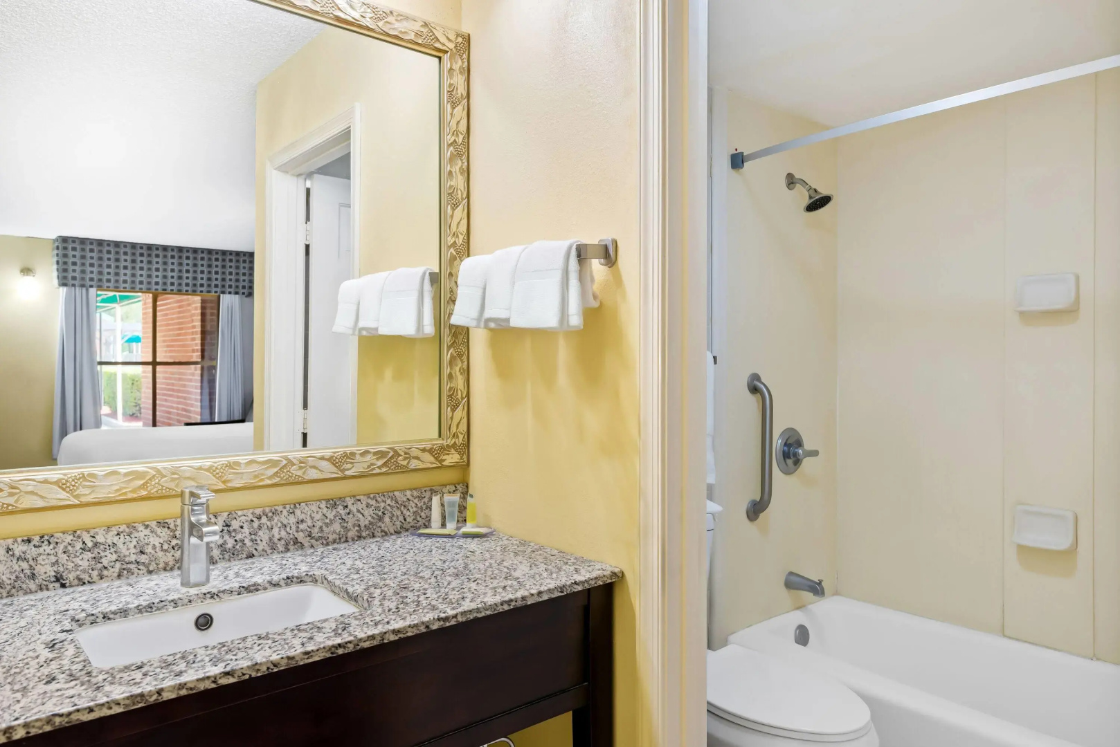 Days Inn by Wyndham Petersburg/South Fort Lee