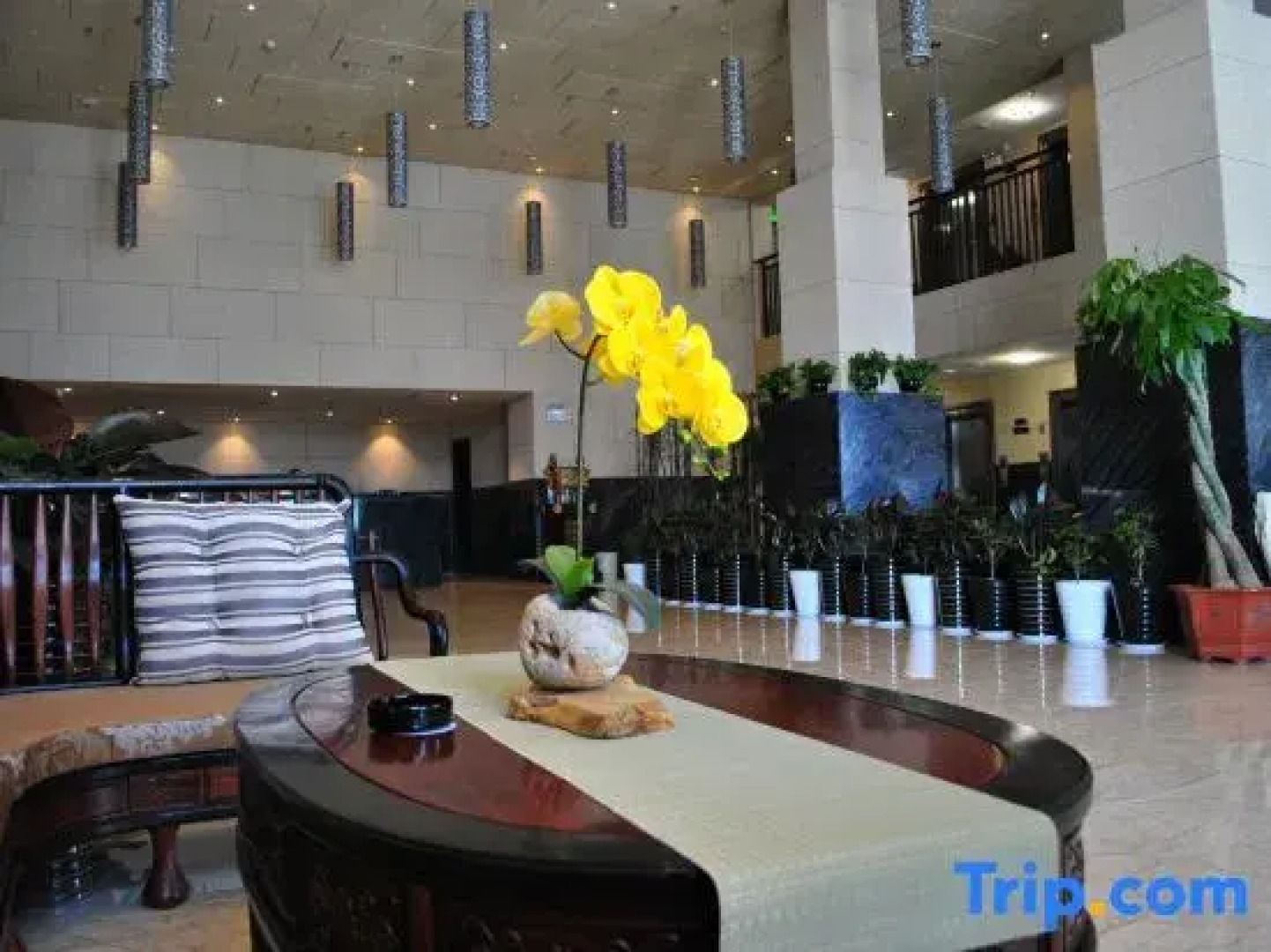 Yunpeng Sunshine Holiday Hotel