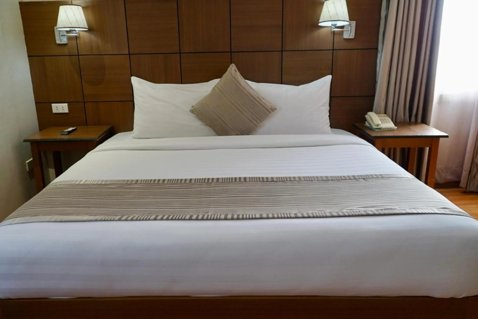 The Pinnacle Hotel and Suites