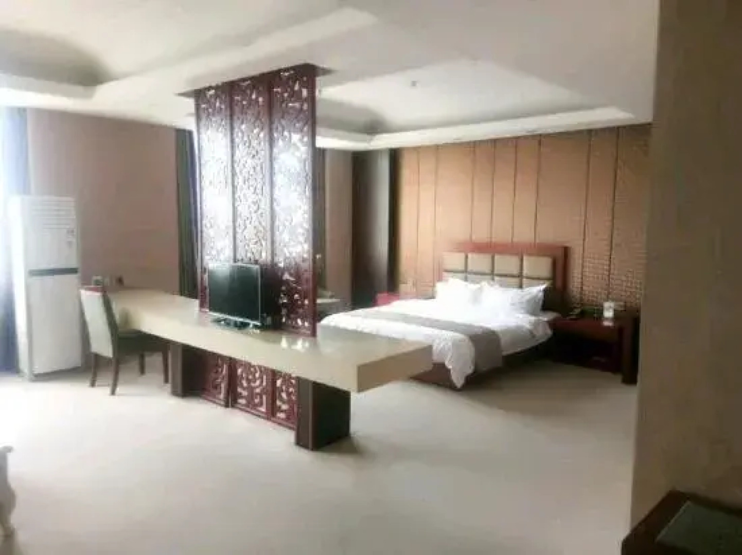 Haiwang Hongya Hot Spring Hotel