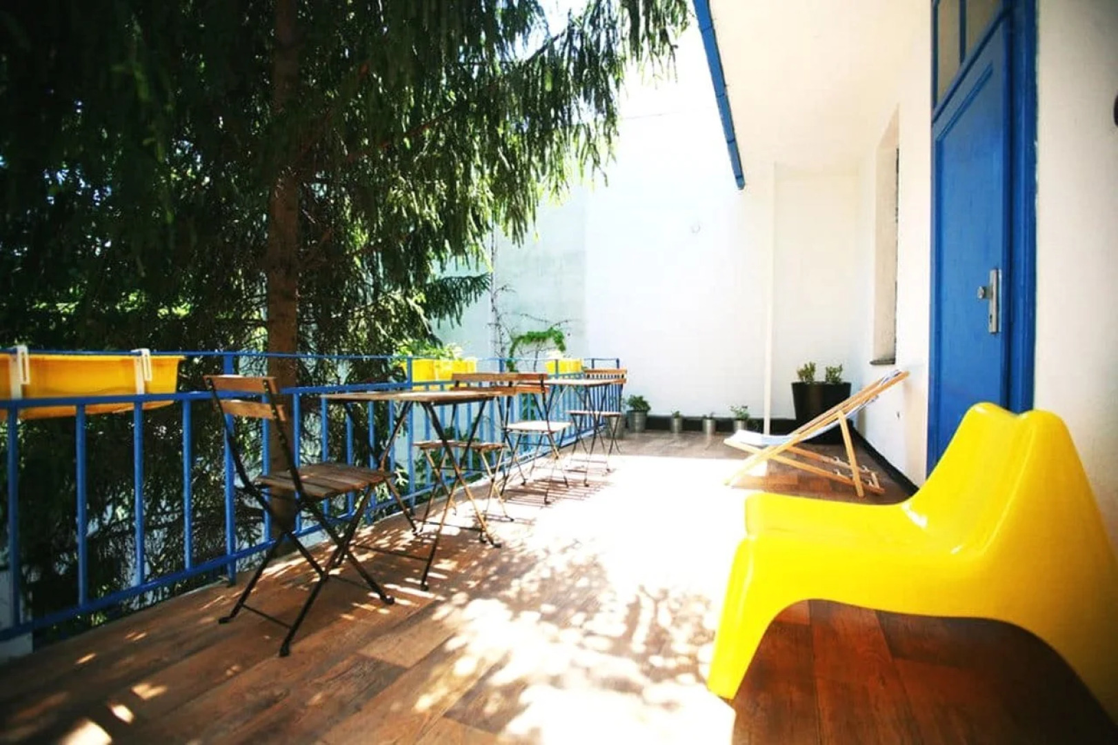 Freddie next to Mercury