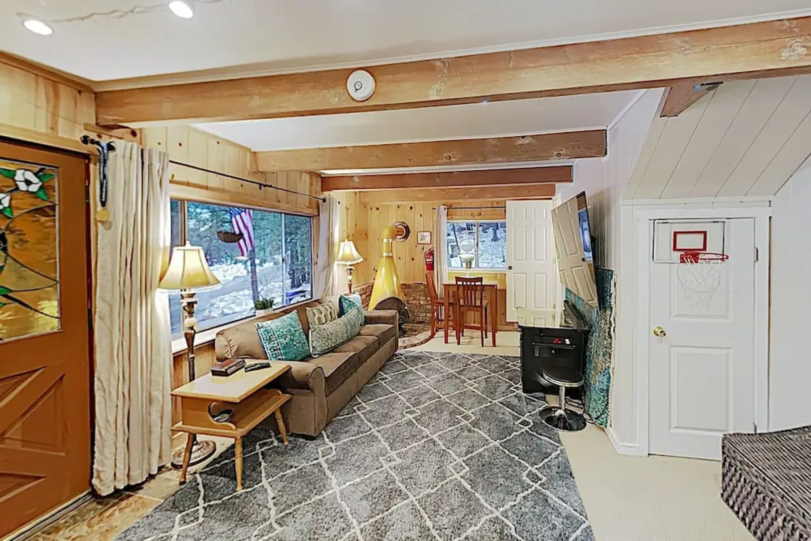Family-Friendly Cabin W/ Private Hot Tub Home
