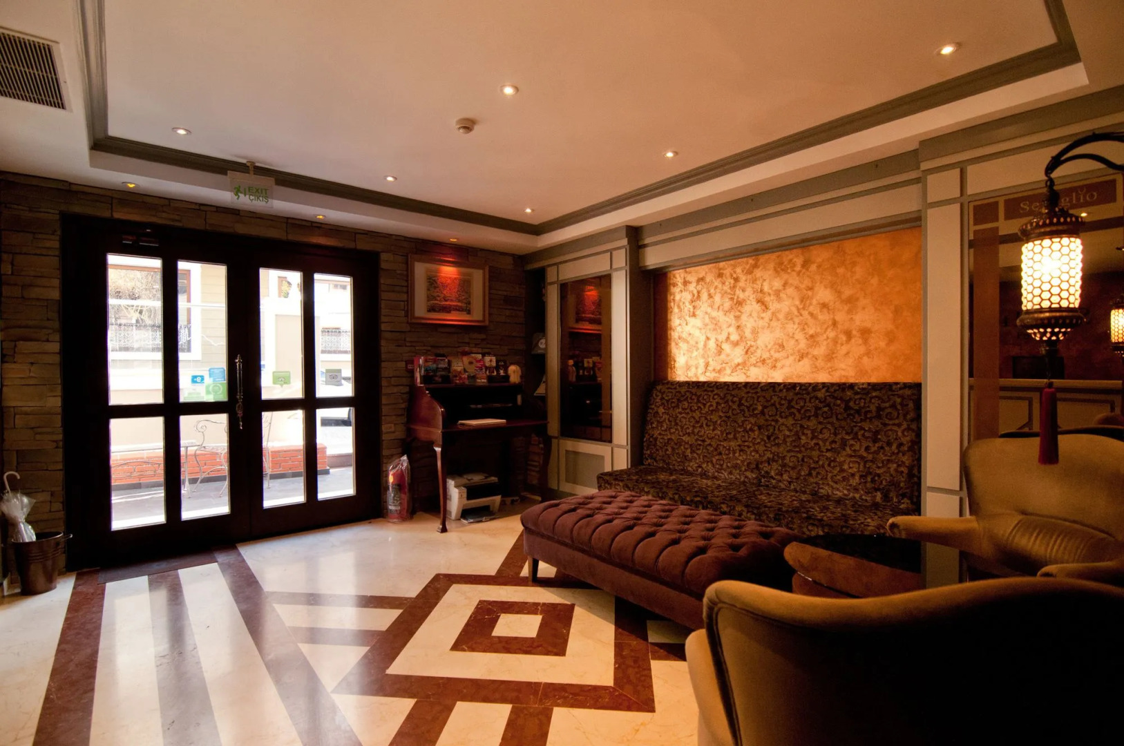 Seraglio Hotel & Suites