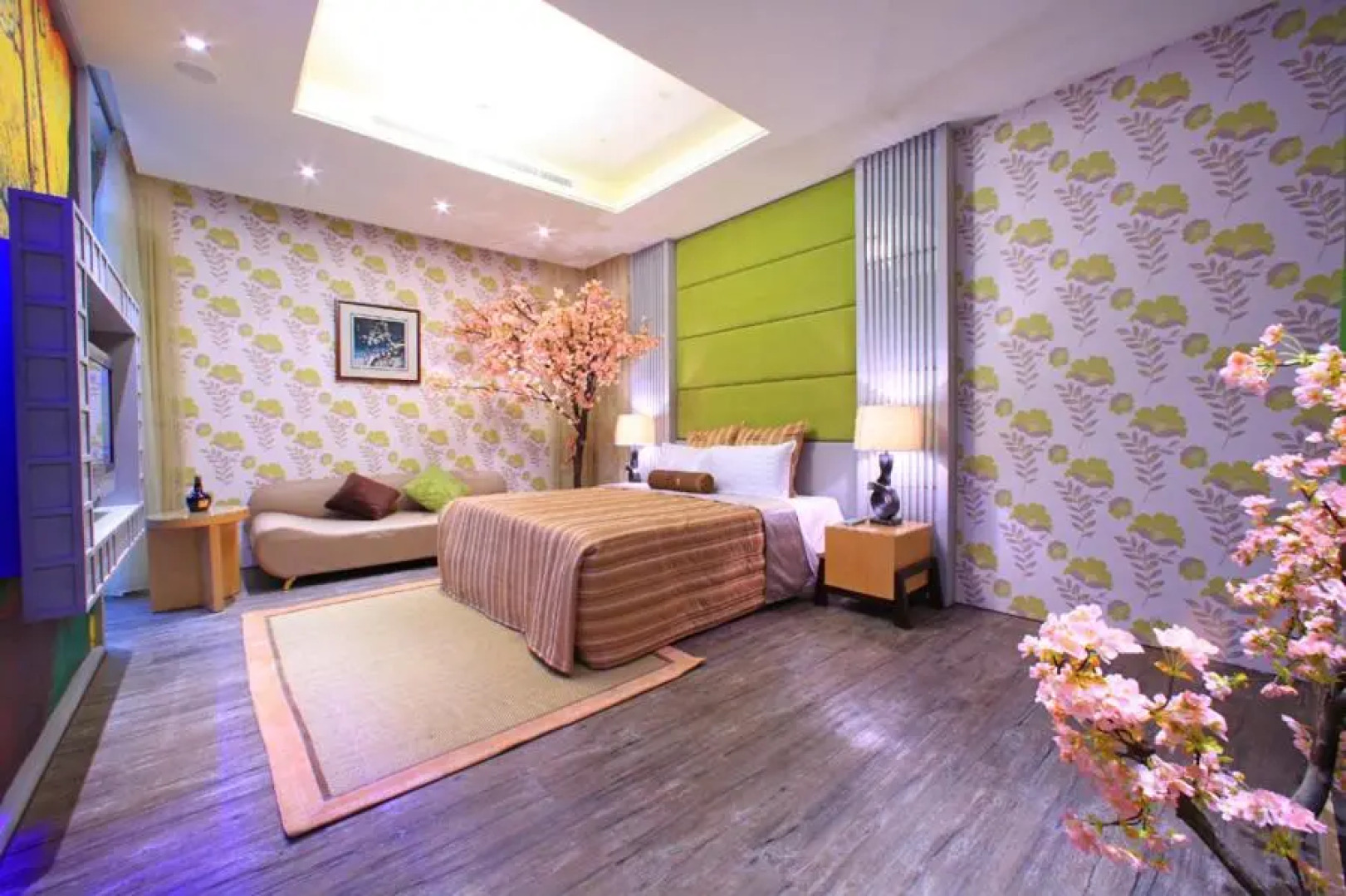 Rainbow Forest Motel