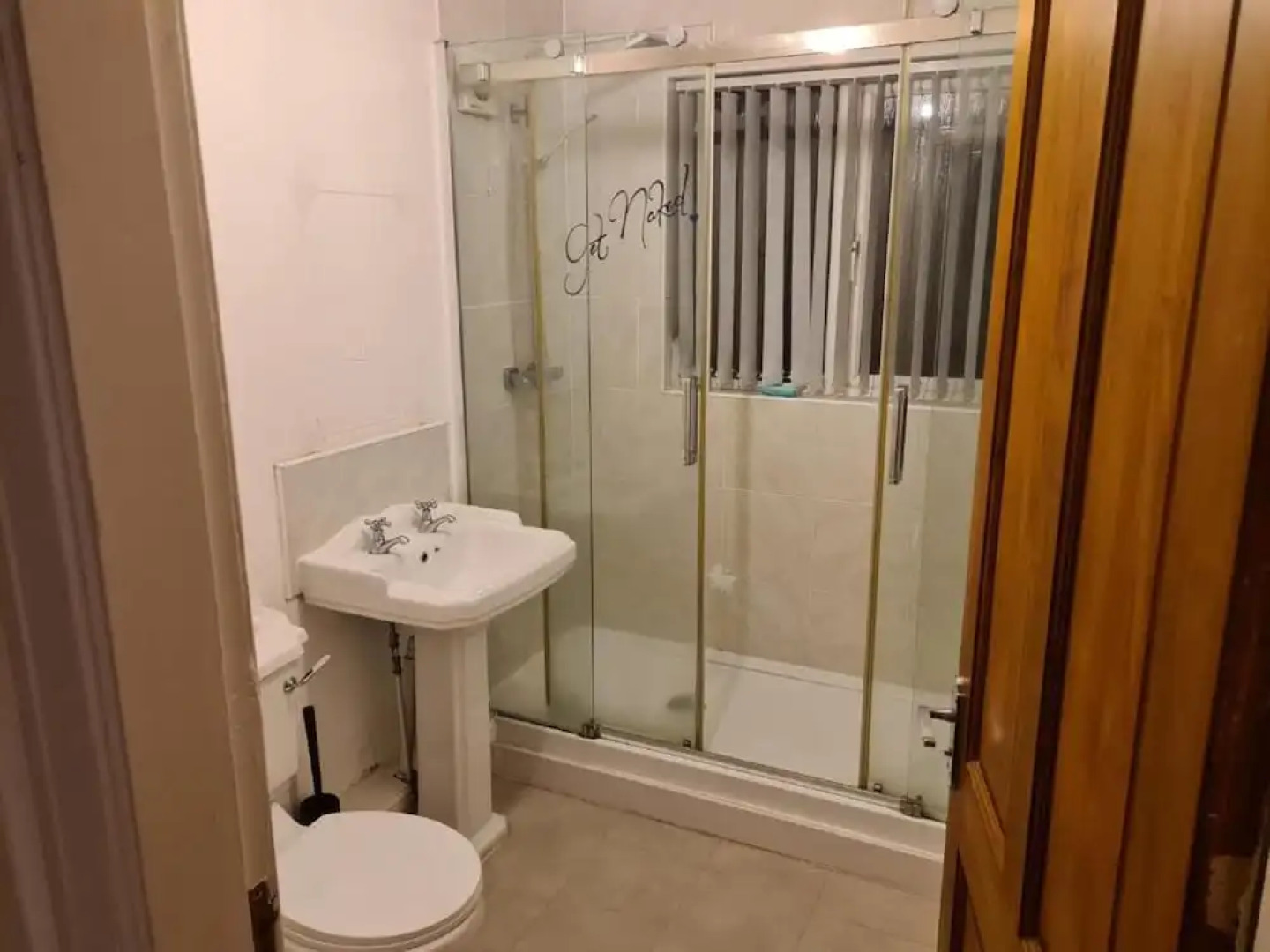 Impeccable 4-bed House in Bilston