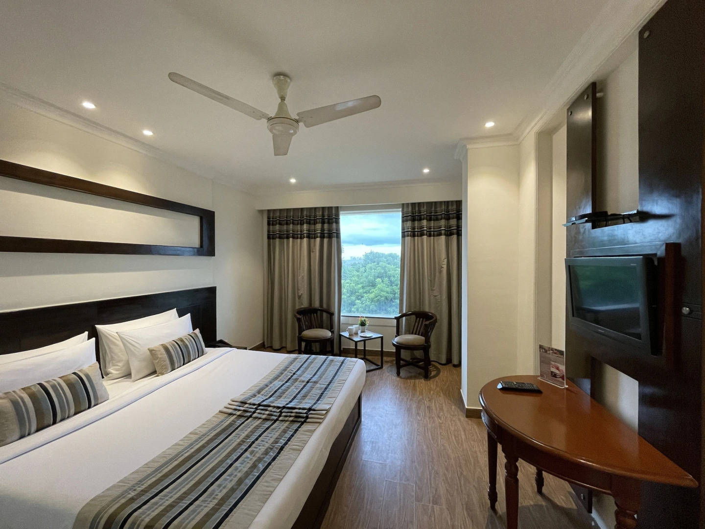 Royale Sarovar Portico Agra