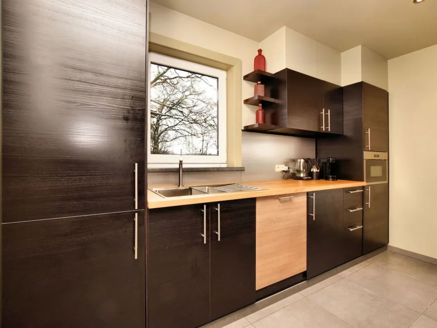 Beautiful, Luxury Home with Sauna, Hot Tub, Private Bathrooms