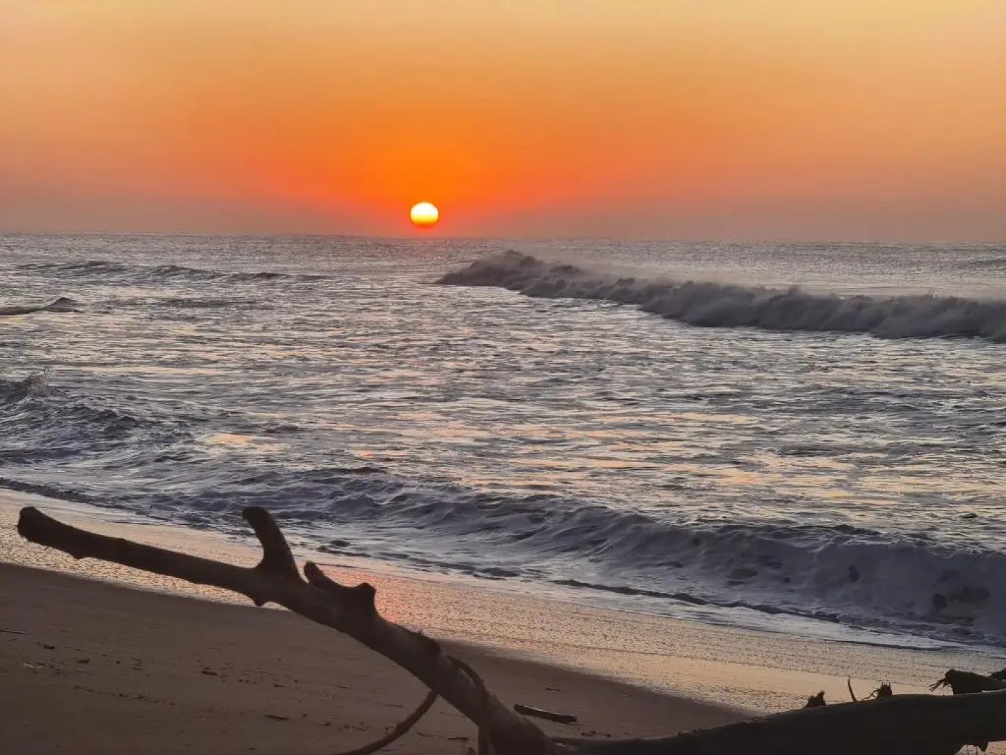 Cheerful 2 bedroom cottage with a communal pool