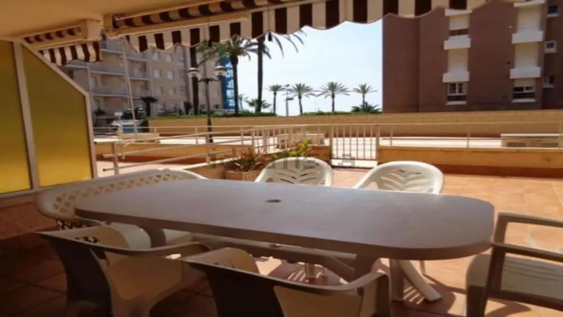 Sea Front Apartment 2 Pools