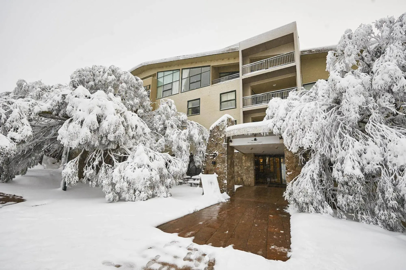 Mt Buller Chalet Hotel & Suites