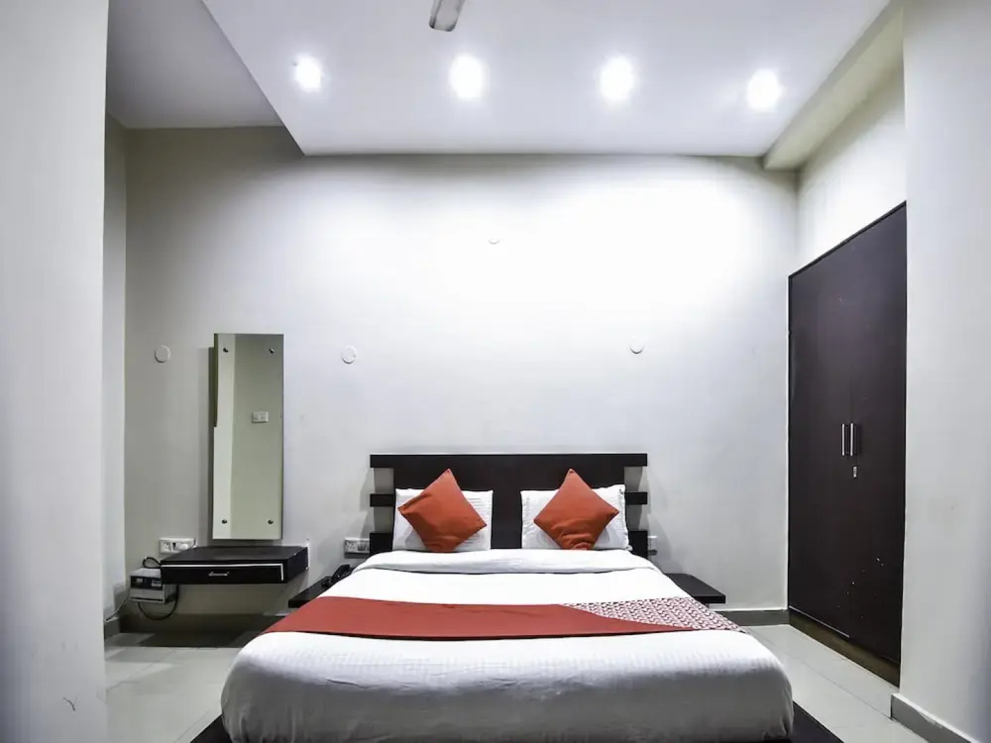 OYO 2615 Hotel Lords