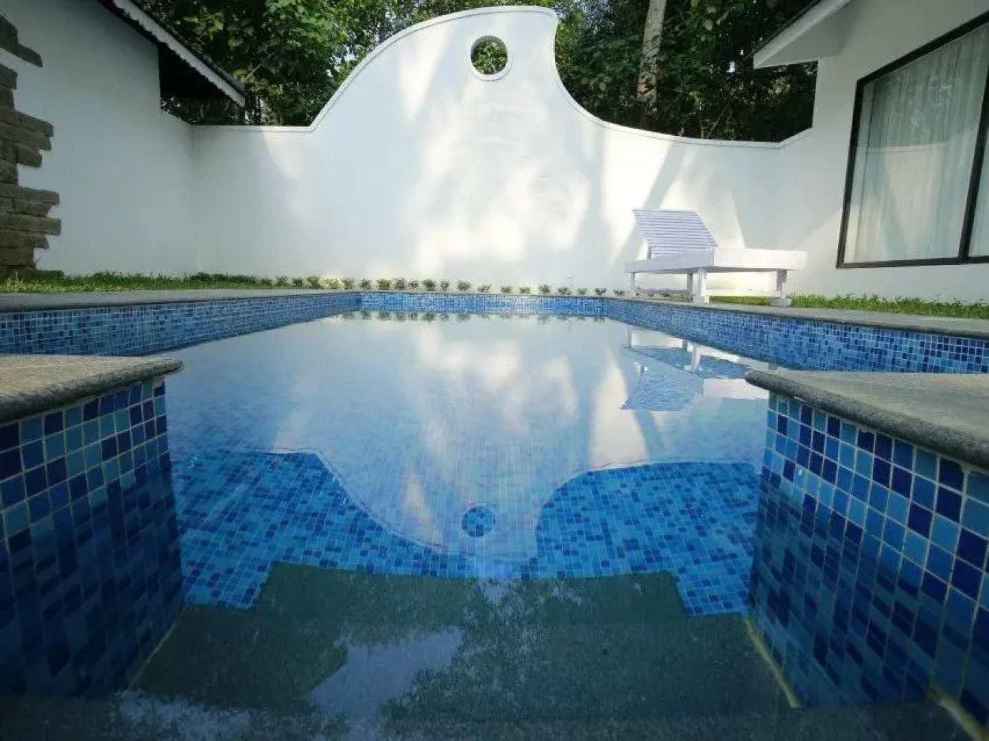 Mayas Beach House - Boutique Serviced Villa