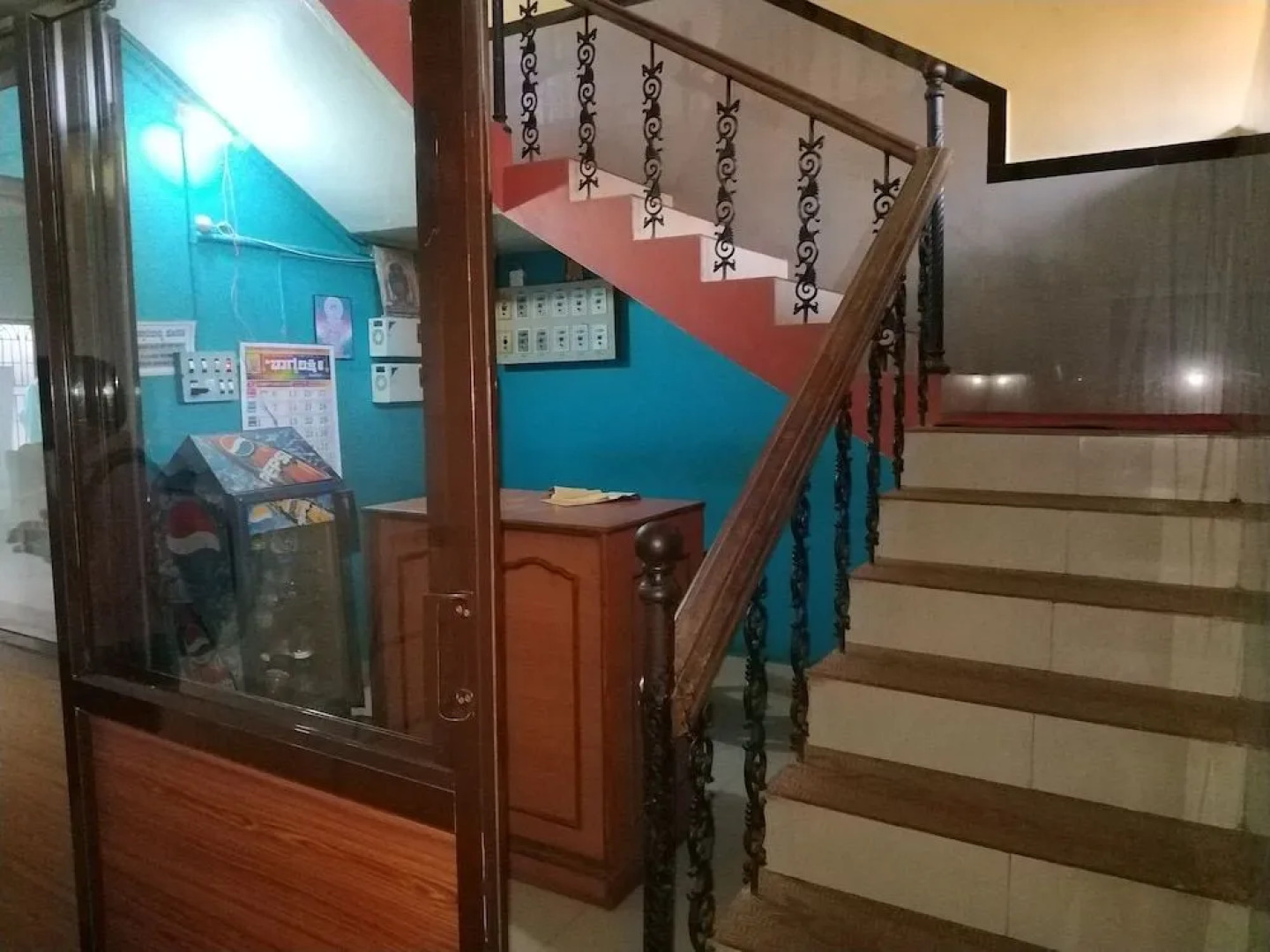 Iroomz Savitri Guest House