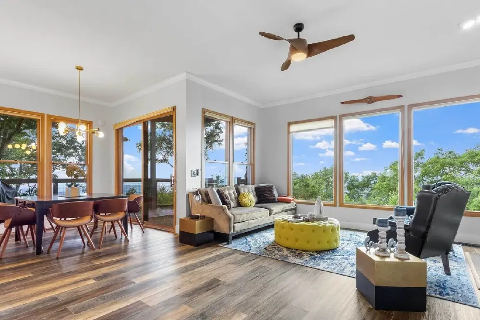 Hiking On-site: Mtn-view Burnsville Condo!