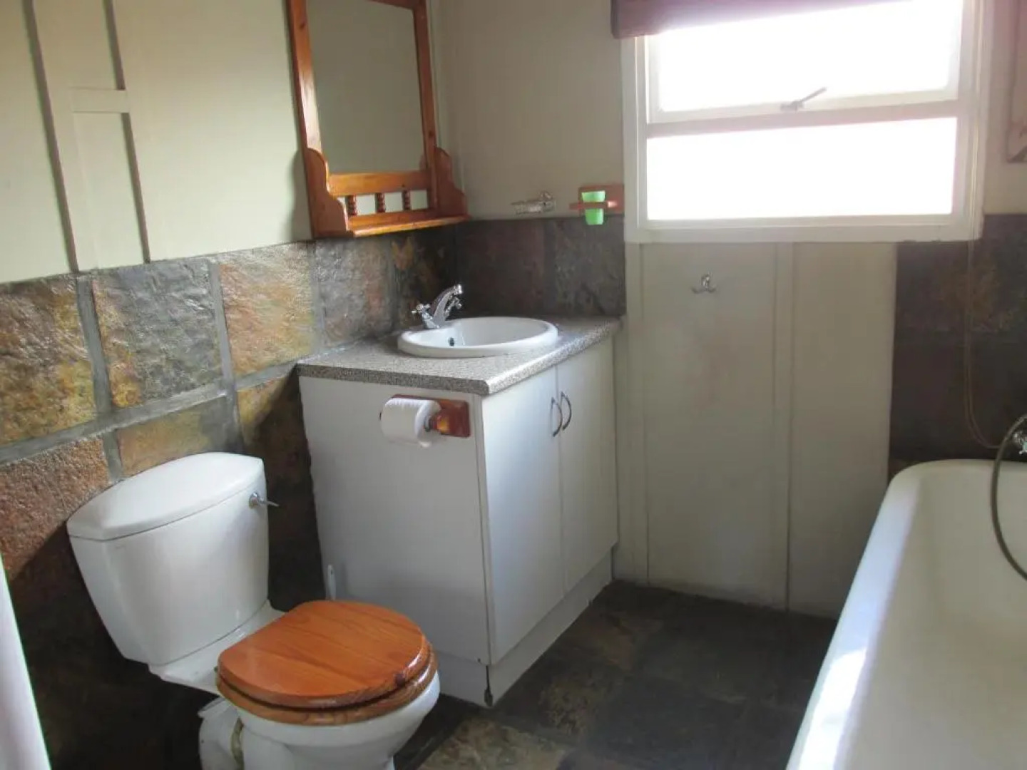 Point Village Accommodation -Linky's House