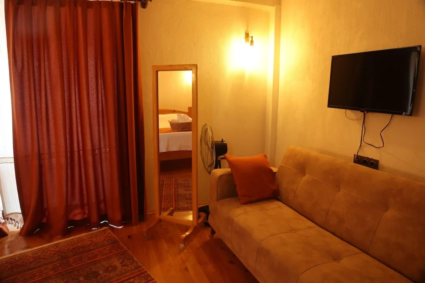 Istlada Tas Ev Apart