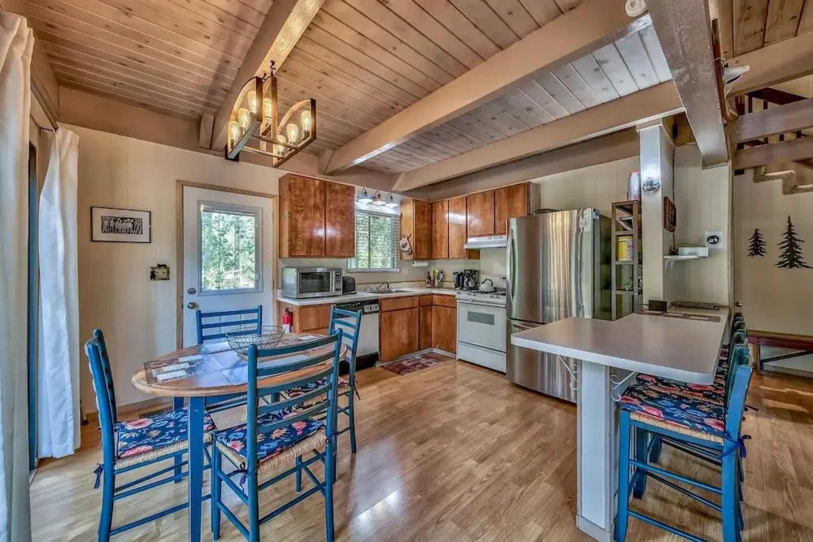 1625a Atroari 3 Bedroom Chalet by RedAwning