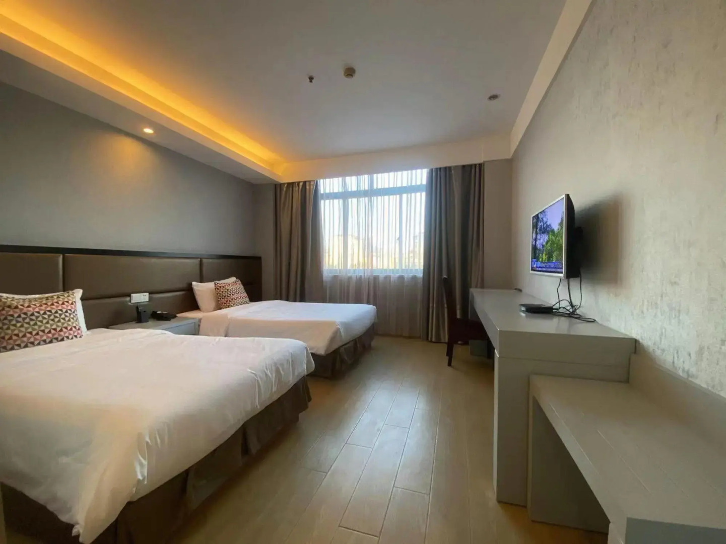 Lanwan Holiday Hotel