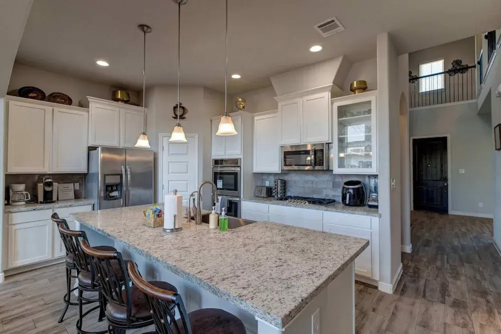 Lakeview Mansion A Chic Estate