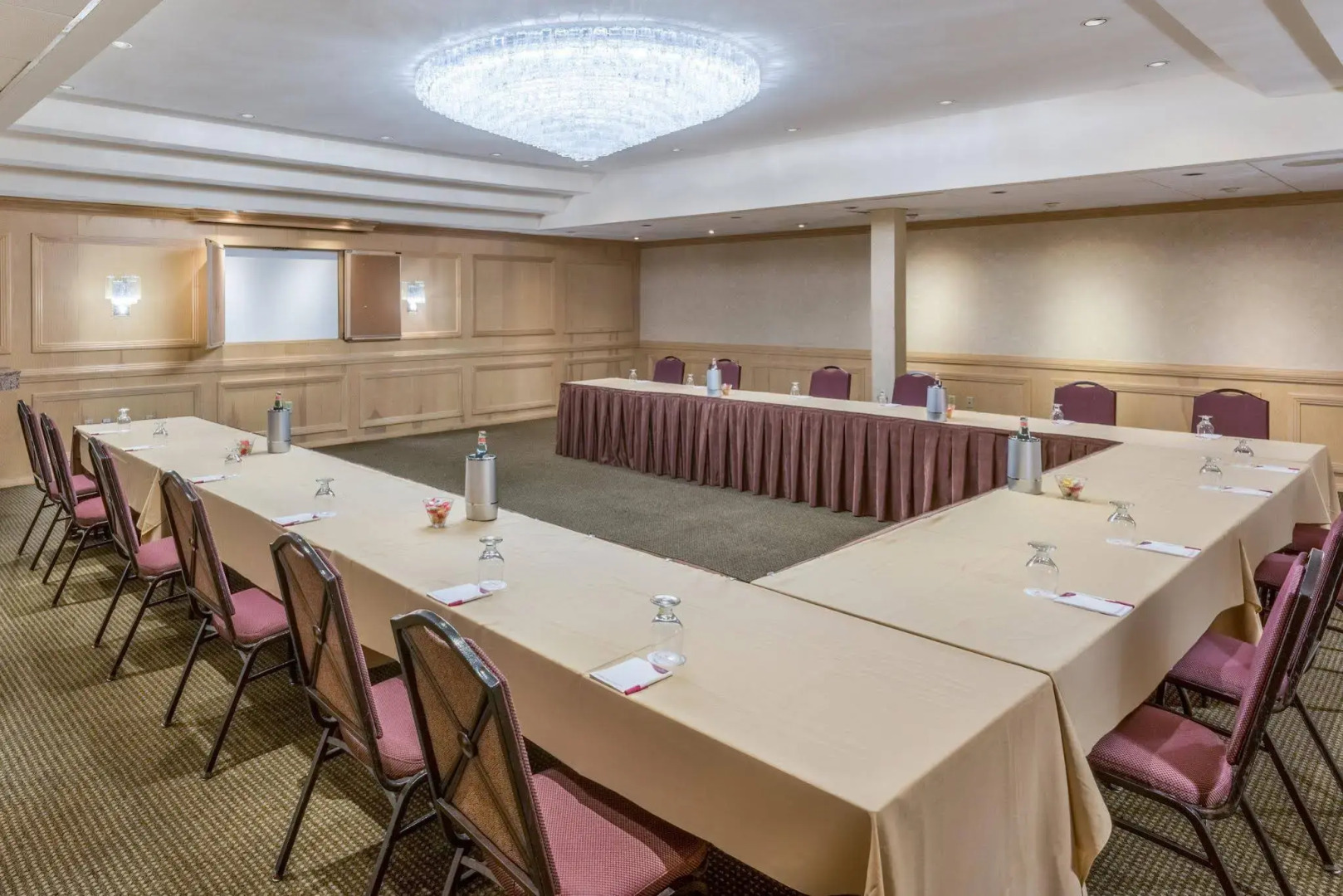 Crowne Plaza Providence-Warwick Airport by IHG