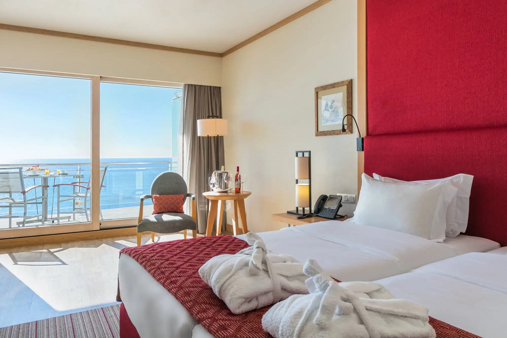 Sesimbra Oceanfront Hotel