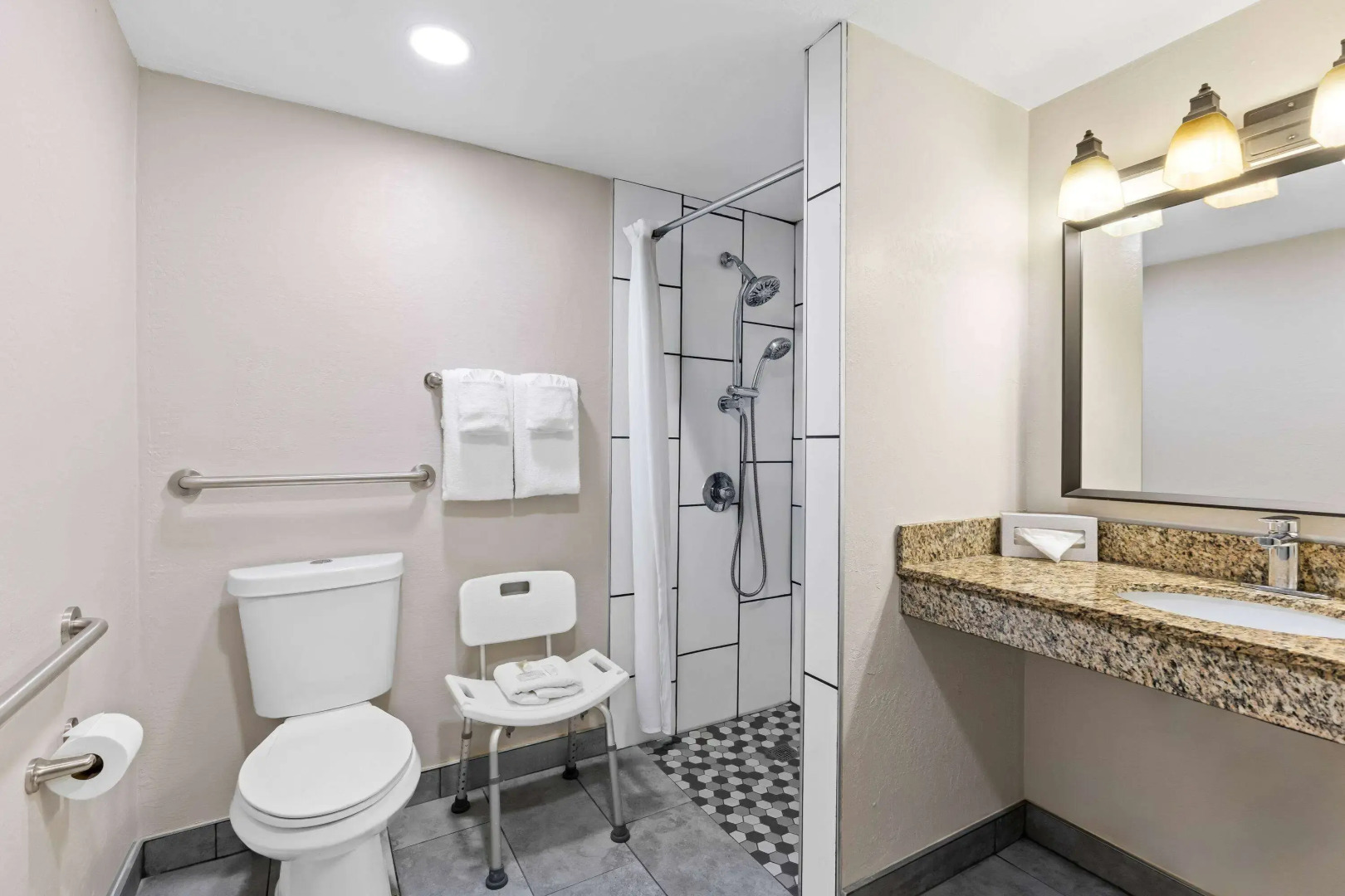 Days Inn & Suites by Wyndham Mesa Near Phoenix