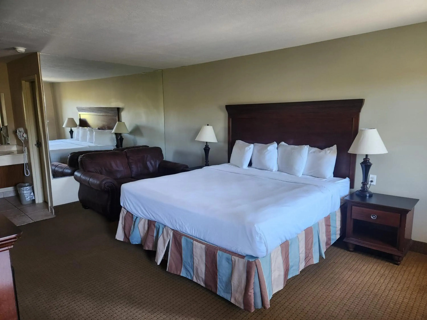 Suburban Studios Branson On The Strip