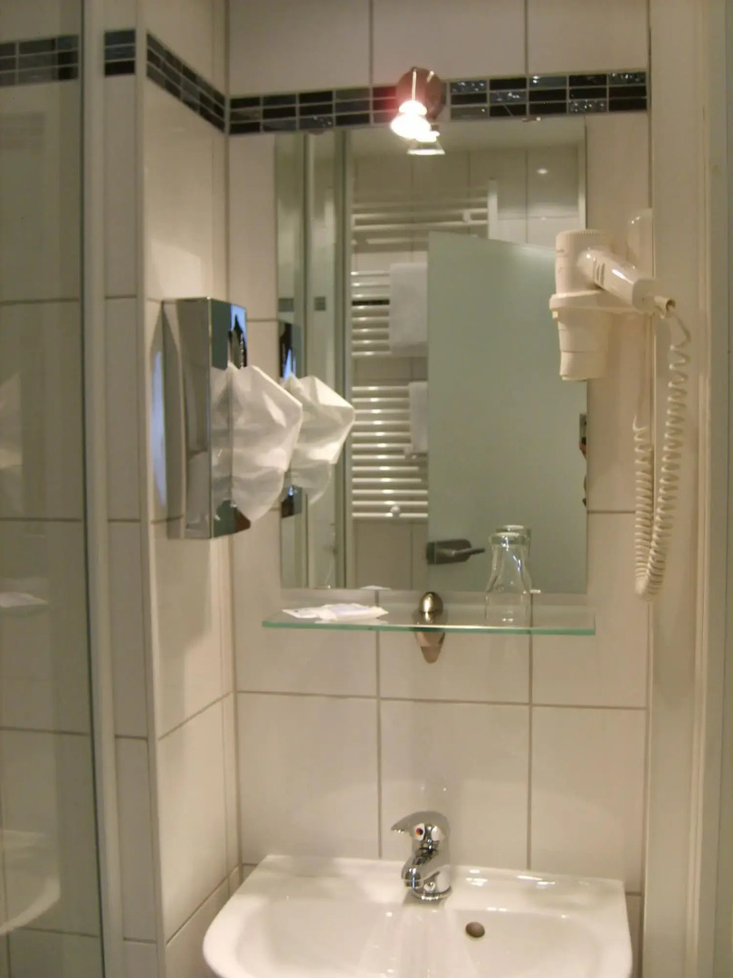 City Hotel by Celina