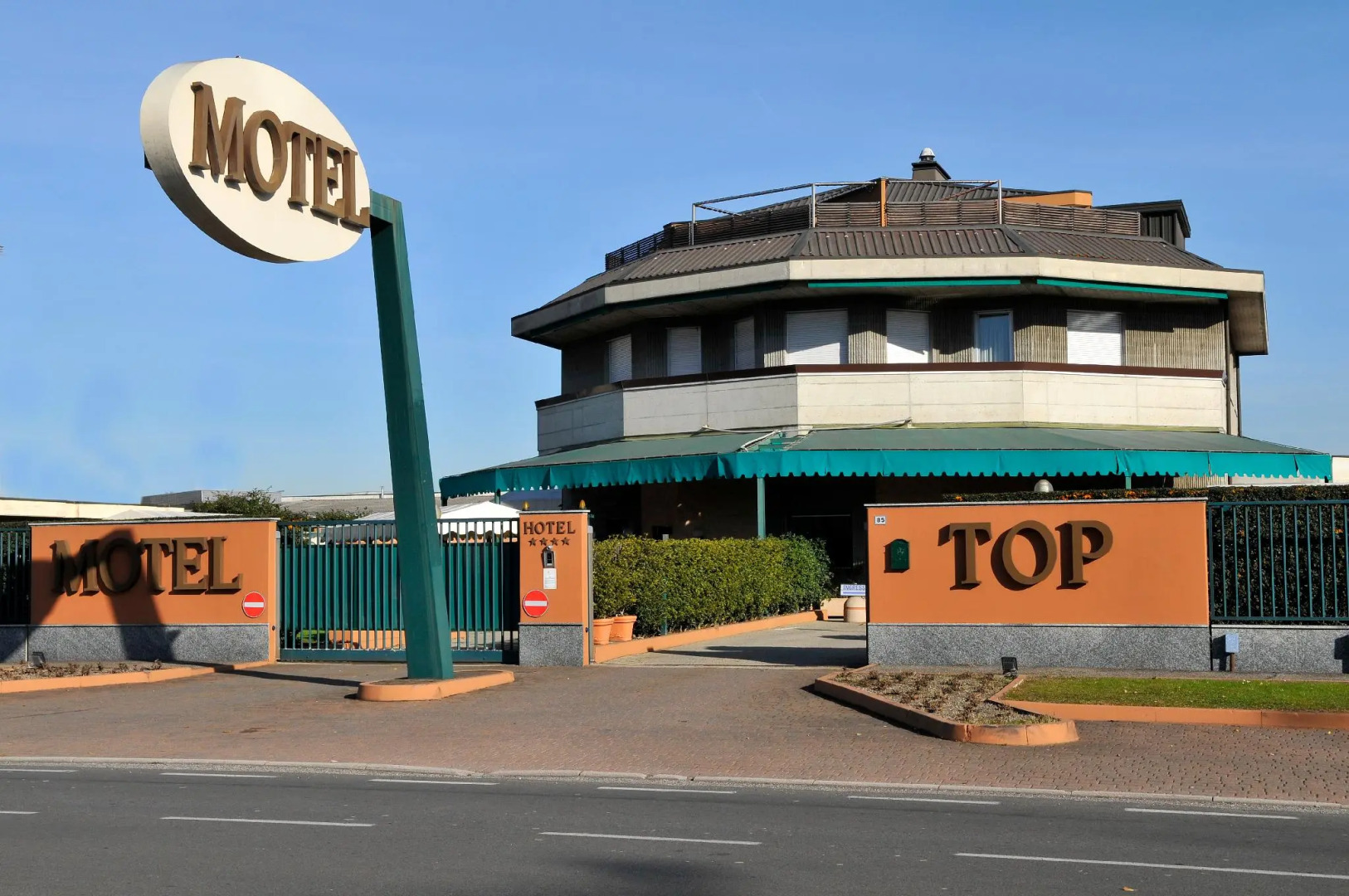 Motel Top