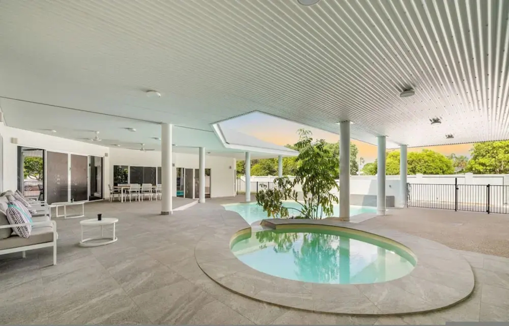 Majestic Manor Stylish Super Home Pool BBQ