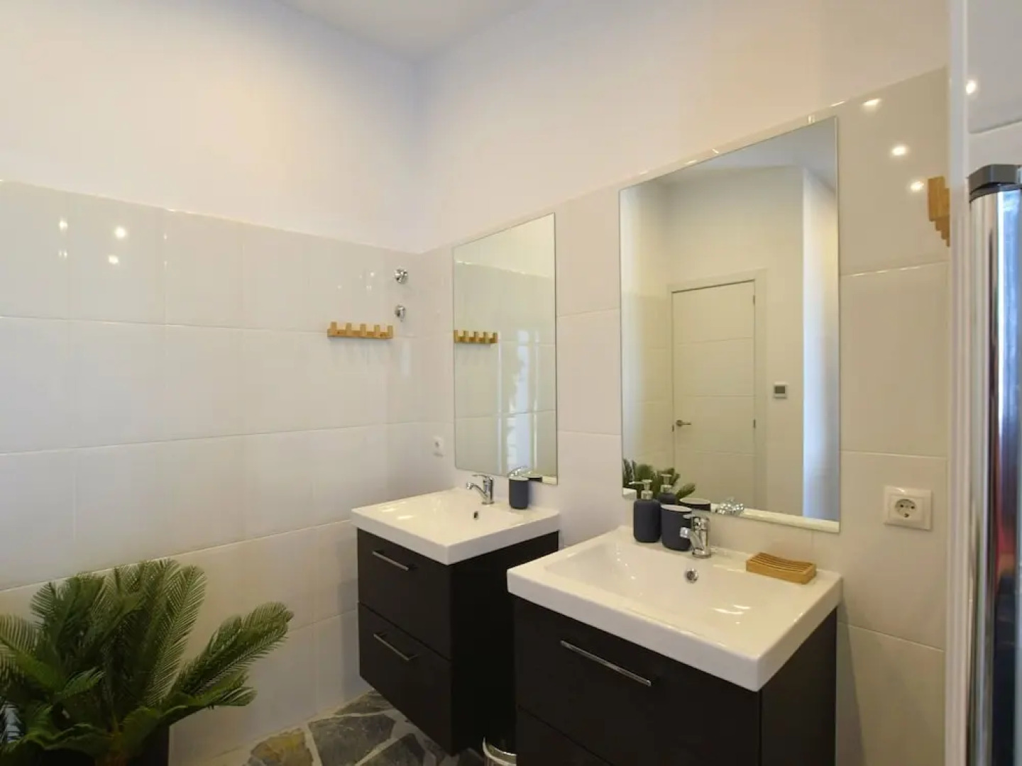 Splendid Villa With in Sayalonga Swimming Pool