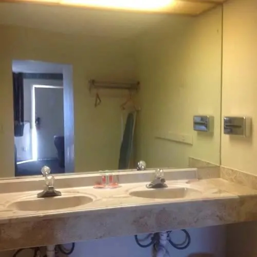 Econo Lodge Conference Center